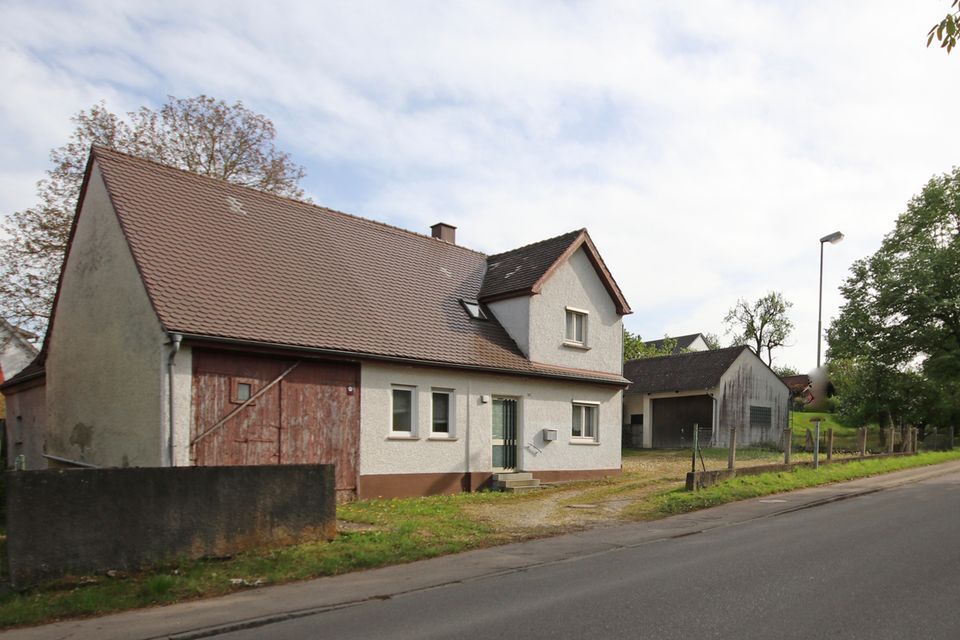 Bauernhaus mit Nebengebäuden und ca. 1.400 m² Grund in Ulm