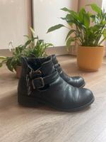 Leder Boots Cut outs Schnallen 40 Nordrhein-Westfalen - Solingen Vorschau