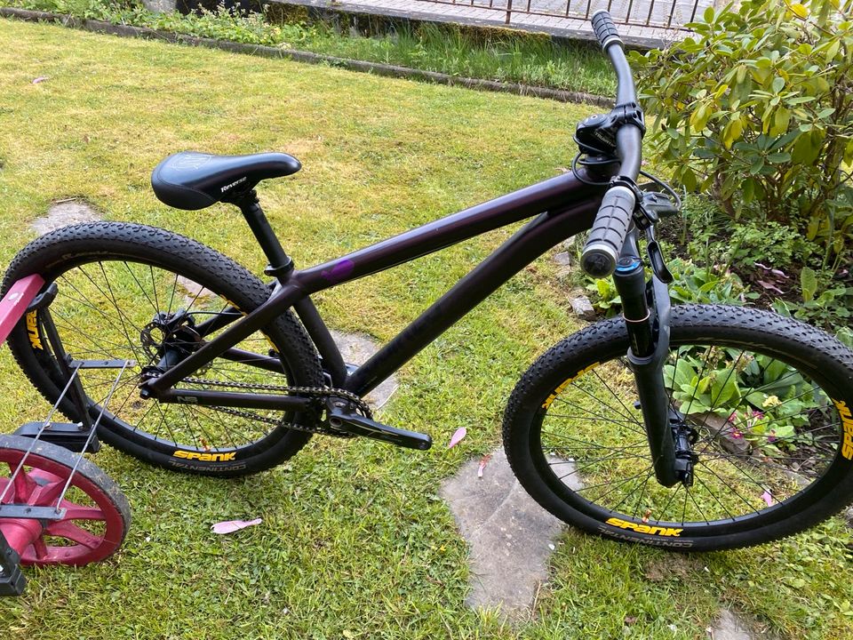 NS Bikes Decade V2 Custom Rockshox Chris King Spank Dirt Jump in Lennestadt