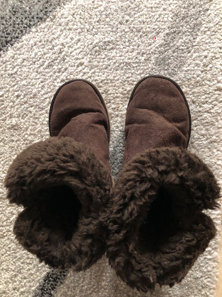 UGG Braun Halbstiefel in Lentföhrden