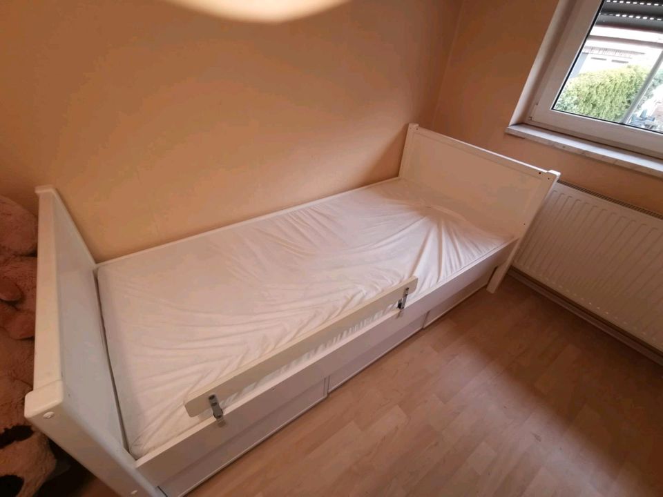 Kinderbett Bett mit 3 Schubladen in Neuss
