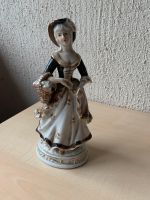 Porzellanfigur Dekoration Edeldame 19. Jahrhundert mit Korb Nordrhein-Westfalen - Ratingen Vorschau