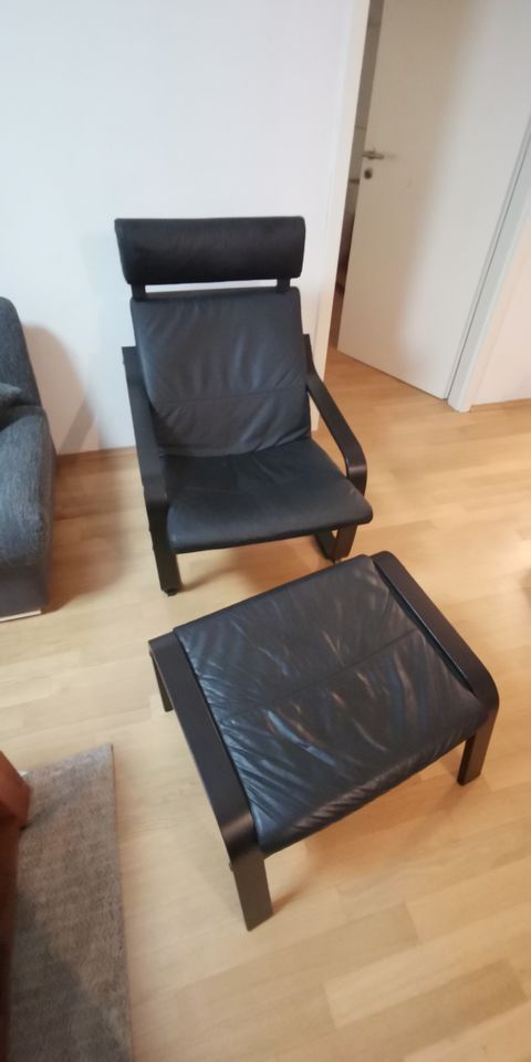 IKEA POÄNG Sessel und Hocker (Nussbaum und Echt Leder Sitzbezug) in Herten