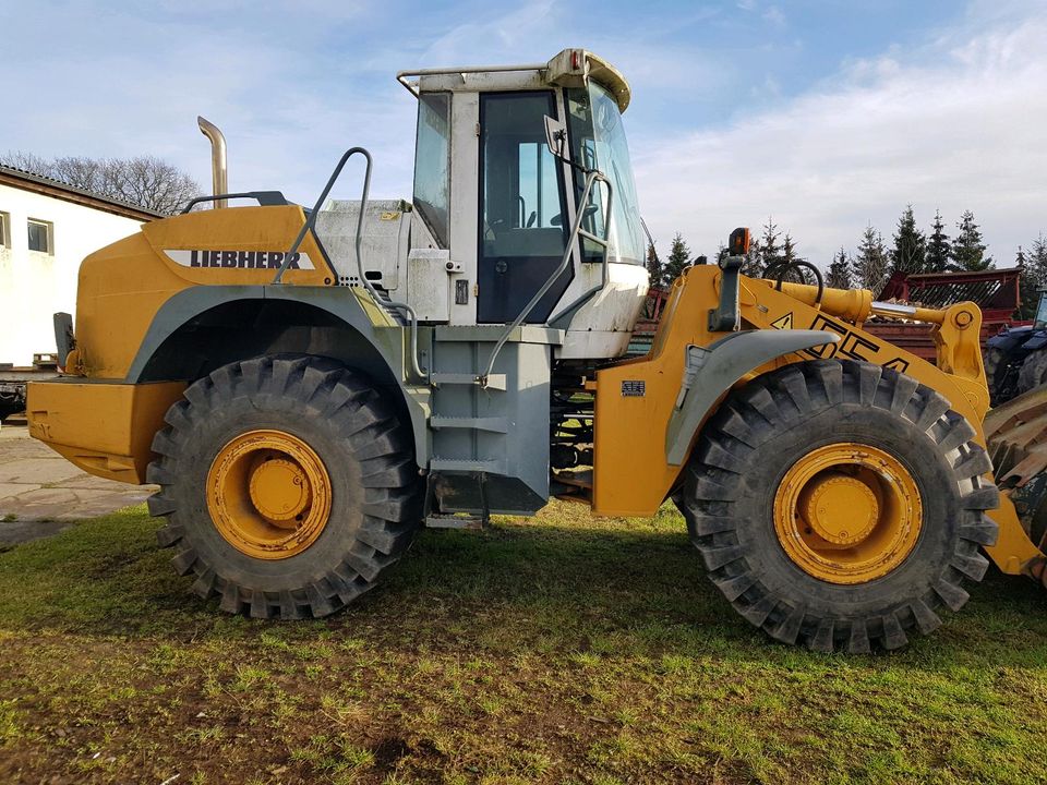 Radlader Liebherr 554, 2plus2 in Semlow