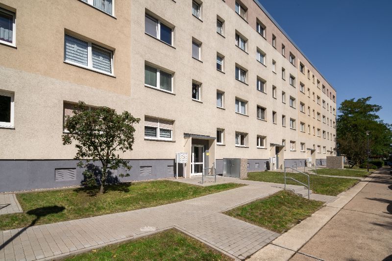 Barrierearm! - 2 Zimmer-Wohnung mit Balkon im gepflegten Aufzugsobjekt in Halle