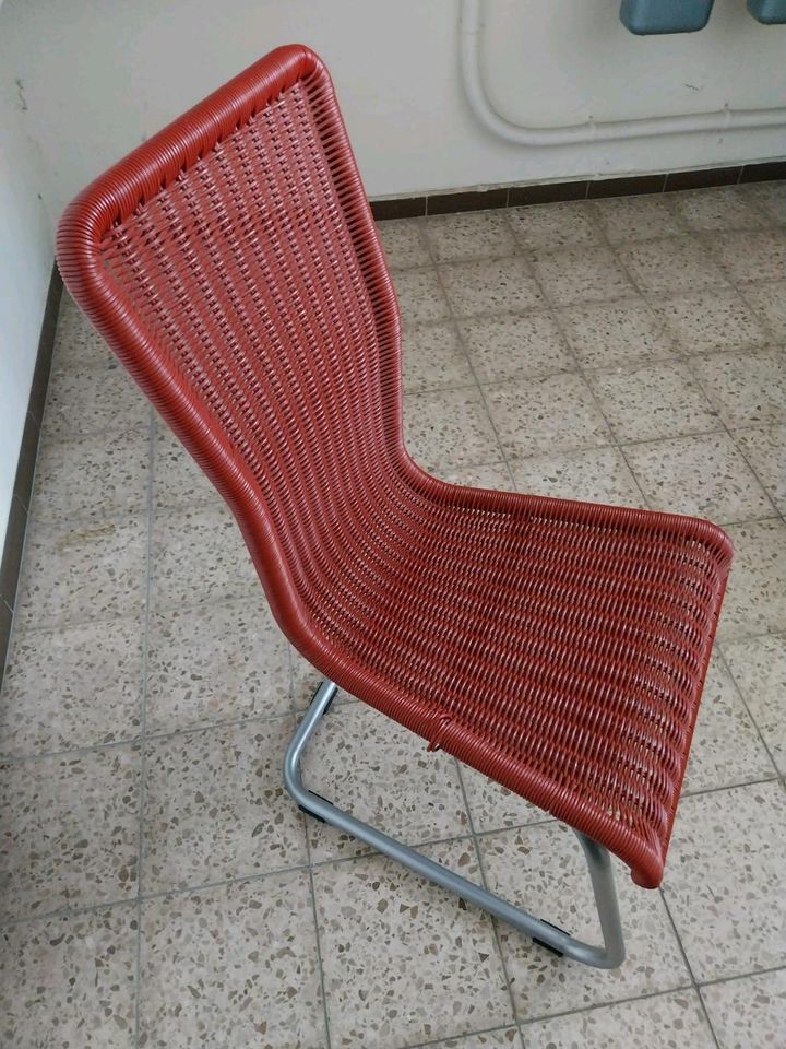 2 rote Stühle,  Esszimmerstühle, Korbstuhl, Flechtstuhl in Jever