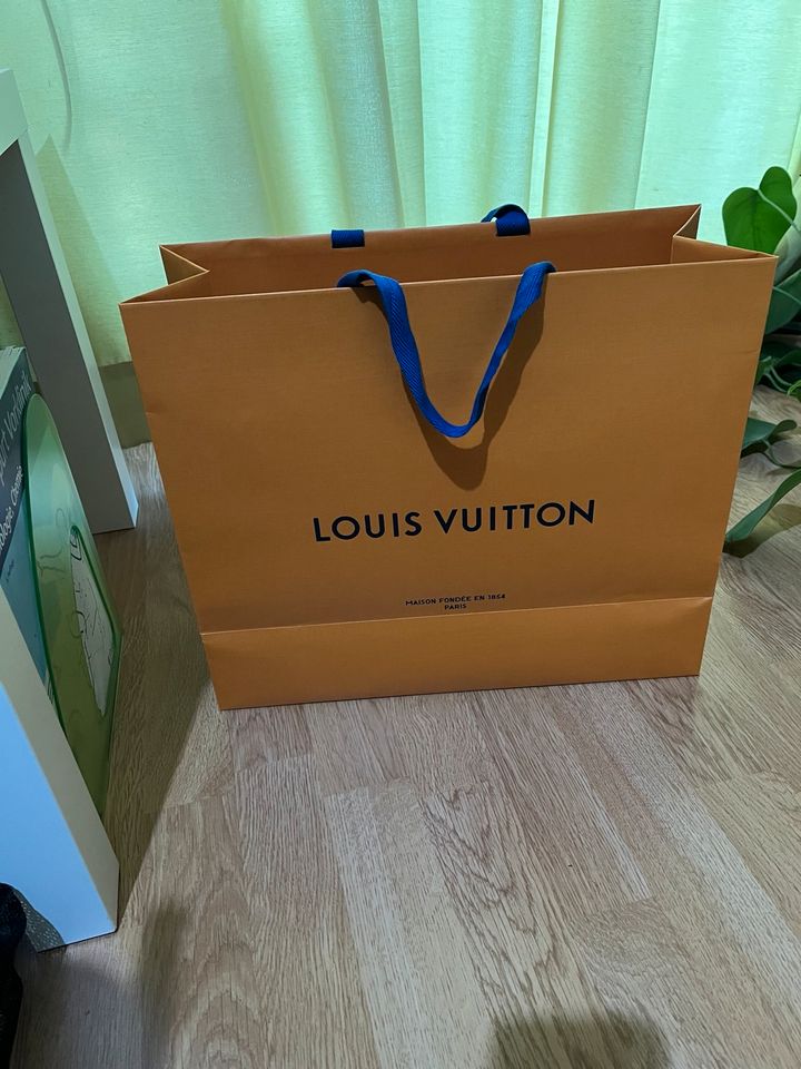 Louis Vuitton Papiertasche! in München
