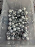 Kiste voller weihnachtskugeln Silber Nordrhein-Westfalen - Mönchengladbach Vorschau