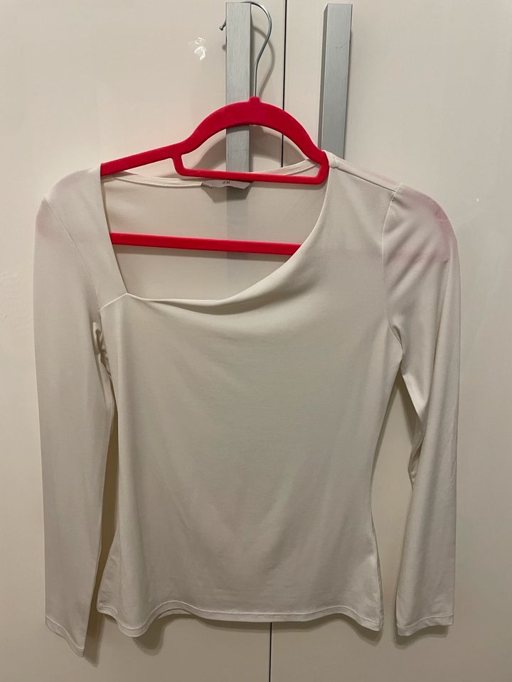 H&M Shirt mit asymmetrischem Ausschnitt, Gr. S m, weiß, NEU in Essen