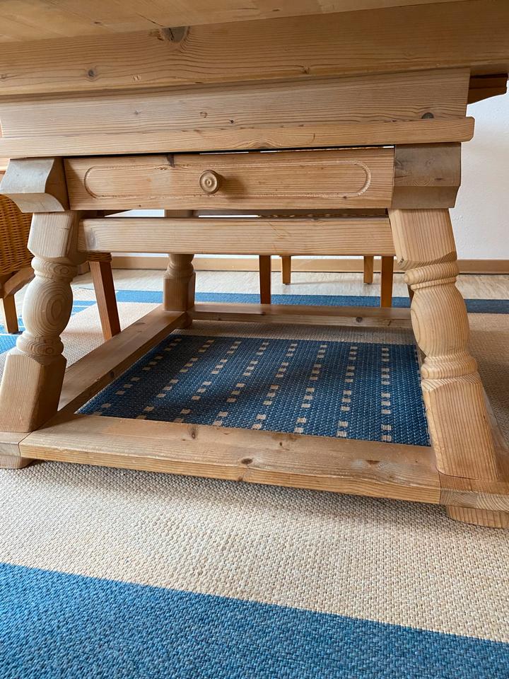 Esstisch, Bauerntisch, Echtholztisch mit Schublade, Stühle in Norden