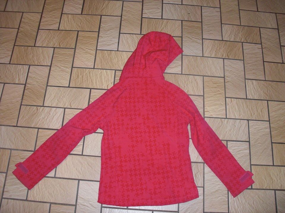 Softshelljacke Jacke Funktionsjacke  warm gr. 146 ehr gr. 140 in Negenborn