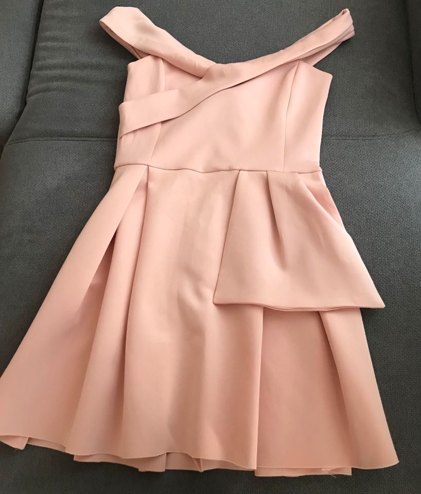 Trendiges Damen Kleid für einen besonderen Anlass, Gr. 38 in Talheim Neckar