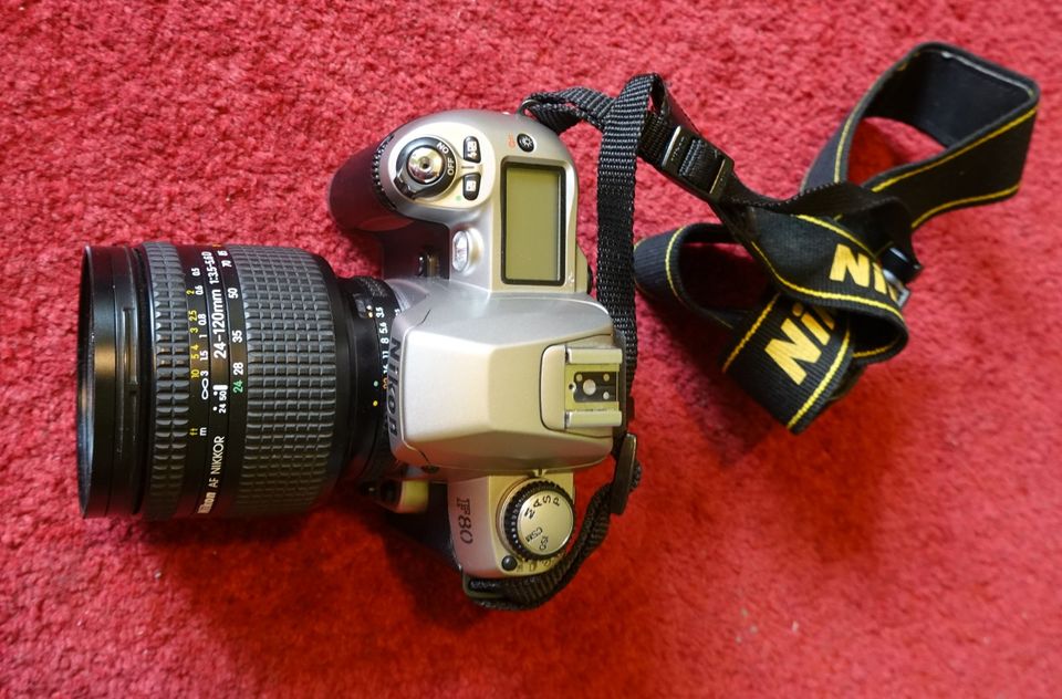 Nikon F80 analog silver-body - Set mit Objektiven, Blitz, Taschen in Dresden