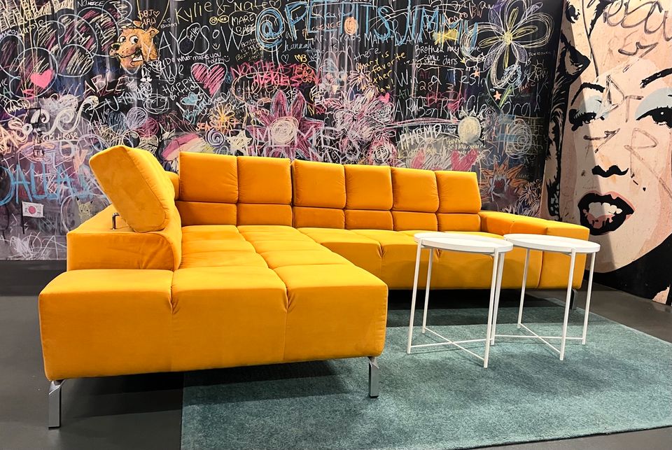 Sofa Couch Wohnlandschaft mit Hocker Ausstellungsstück in Delmenhorst