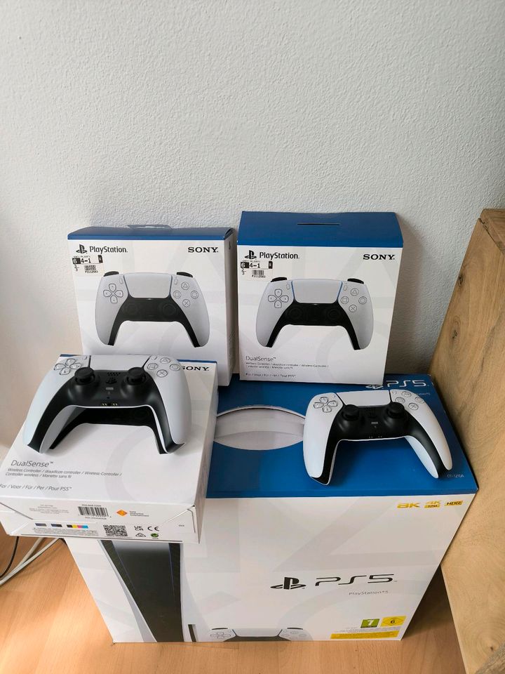 Playstation 5 ovp mit 4 Controllern mit Garantie und Rechnung in Freising