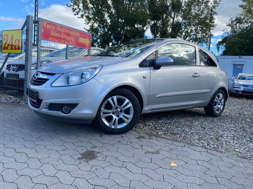 Opel Corsa D Edition in Hildesheim