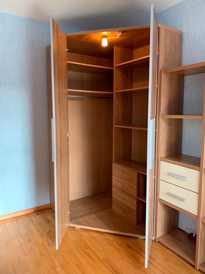 Jugendzimmer mit Eckkleiderschrank in Düren