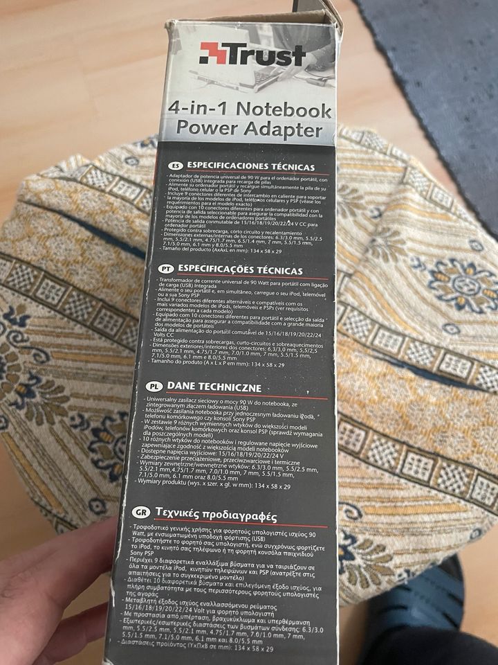 Notebook Power Adapter 4 in 1 in Berlin