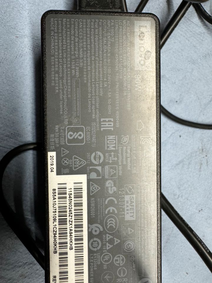 Lenovo AC Adapter 20V 4,5A 90W in Düsseldorf