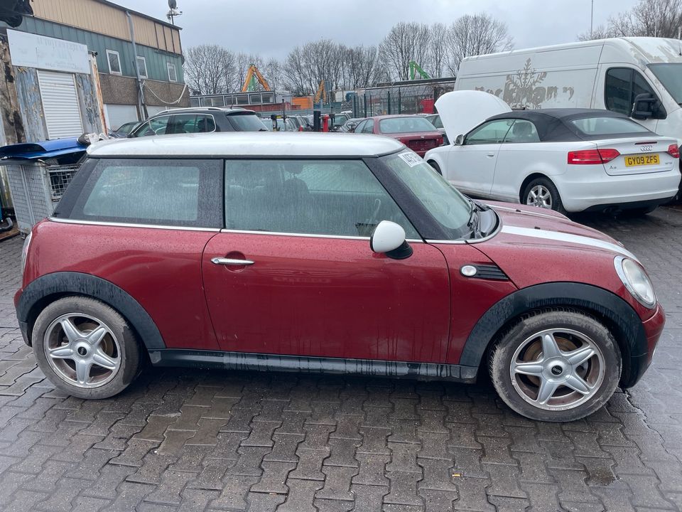 Schlachtfest Mini R56 R55 R57 Haube Stoßstange Tür Träger N12B16A in Bochum