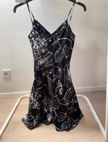 Swing Kleid Sommer 36 seidig glatt schwarz weiß Blumen Brandenburg - Großbeeren Vorschau