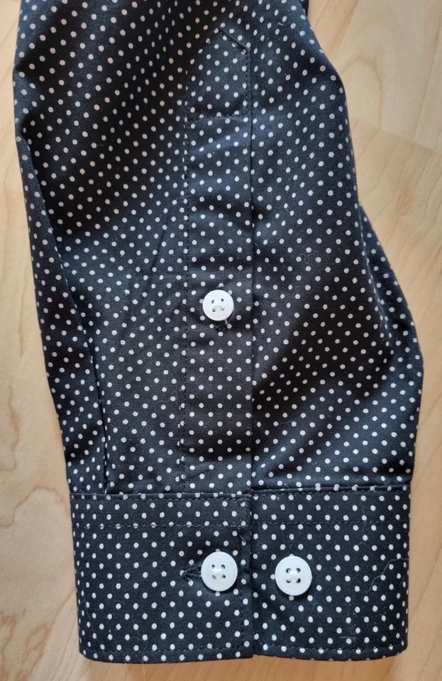 Hemd von H&M, schwarz mit weißen Punkten, langarm, Größe L in Schopfheim