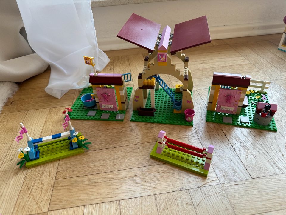 Lego Friends 41015 41036 41100 41101 41005 41095 3189 41008 10698 in Düsseldorf