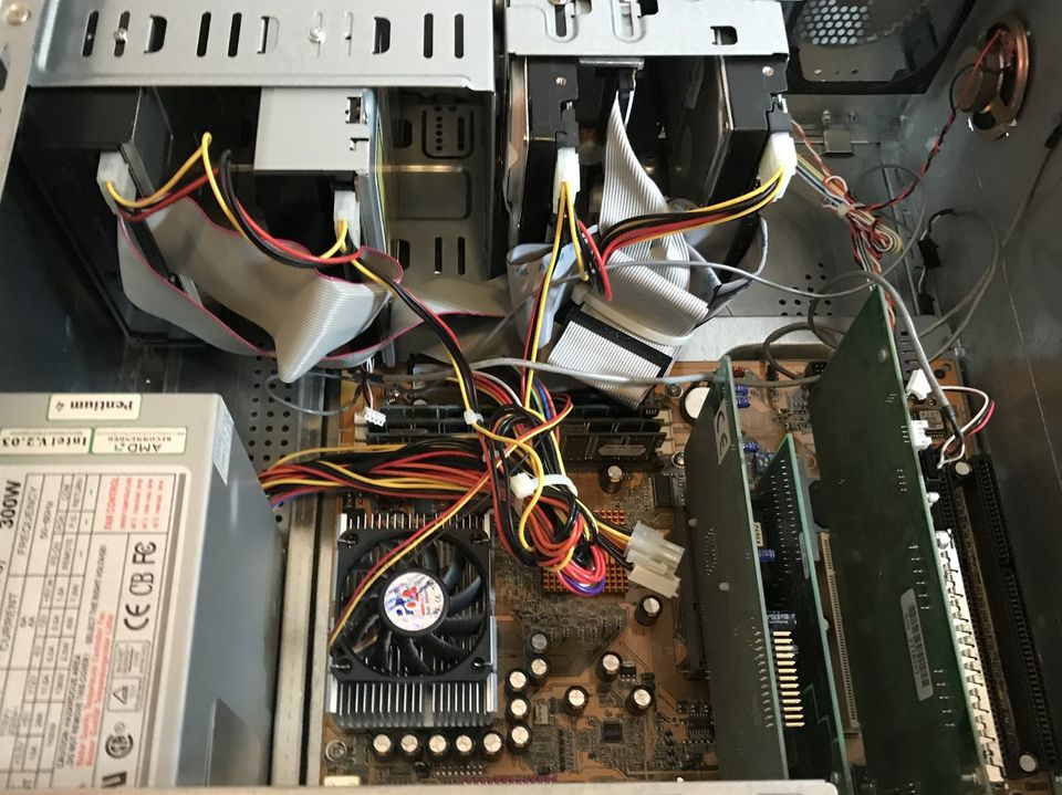 Älterer Desktop-PC Gigabyte GA-7IXE4 1,2GHz AMD Athlon 0,5GB RAM in Neukirchen-Vluyn