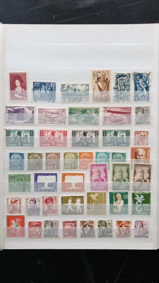 Briefmarkenalbum mit überwiegend deutschen Marken in Meerbusch