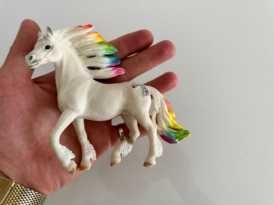 Schleich Einhorn BAYALA Spielfigur Regenbogeneinhorn Pferd Tiere in Elmshorn