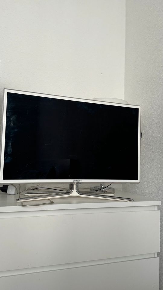 Samsung Fernseher UE32D6510WS 74x44 cm mit 3D-Funktion in Berlin