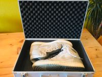 Nike Air Jordan 1 Retro Hi Silver Gr.45 + Suitcase! Sammlerstück Nordrhein-Westfalen - Kleve Vorschau