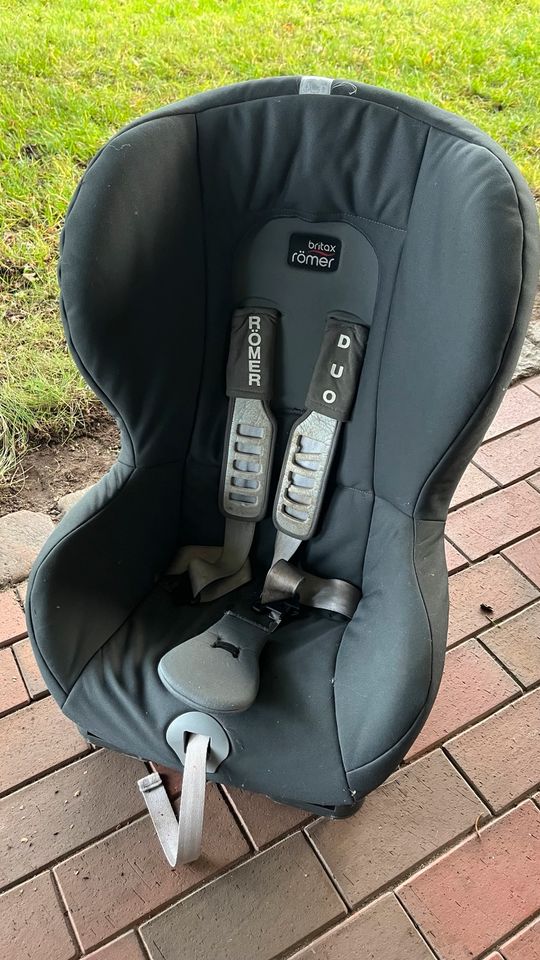 Britax Römer Duo Plus Kinder Autositz 9-18 kg in Salzhausen