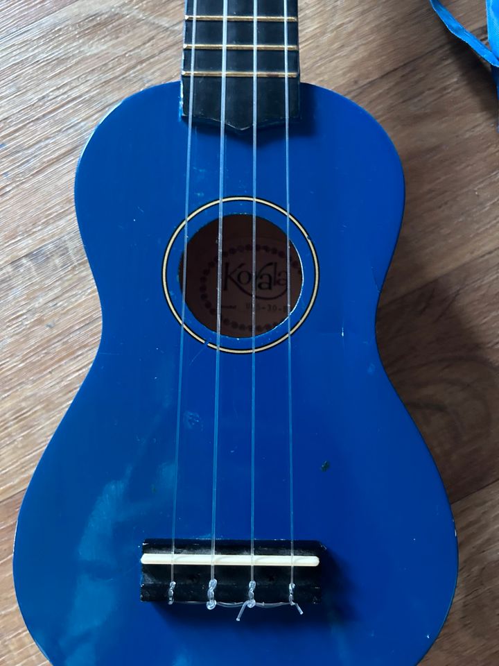 Korala Mini Ukulele Kindergitarre Blau mit Tasche in Berlin