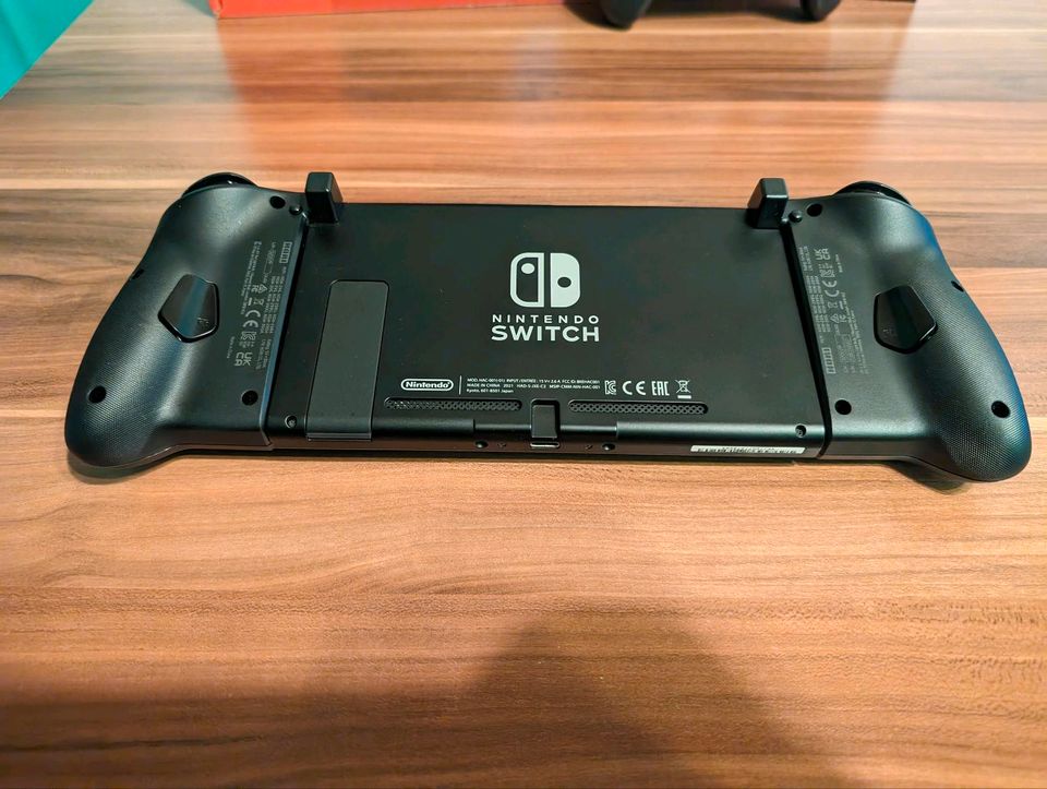 Nintendo Switch (neue Version) / Pro Controller / Splitpad / Case in Hemer