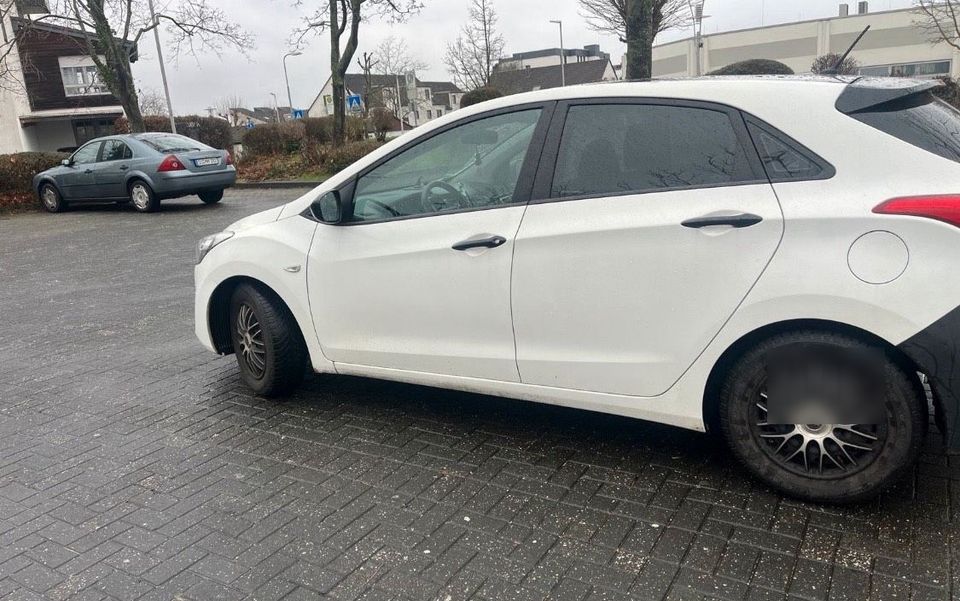 Hyundai i30 1.4 Euro 5 Top Zustand in Bornheim