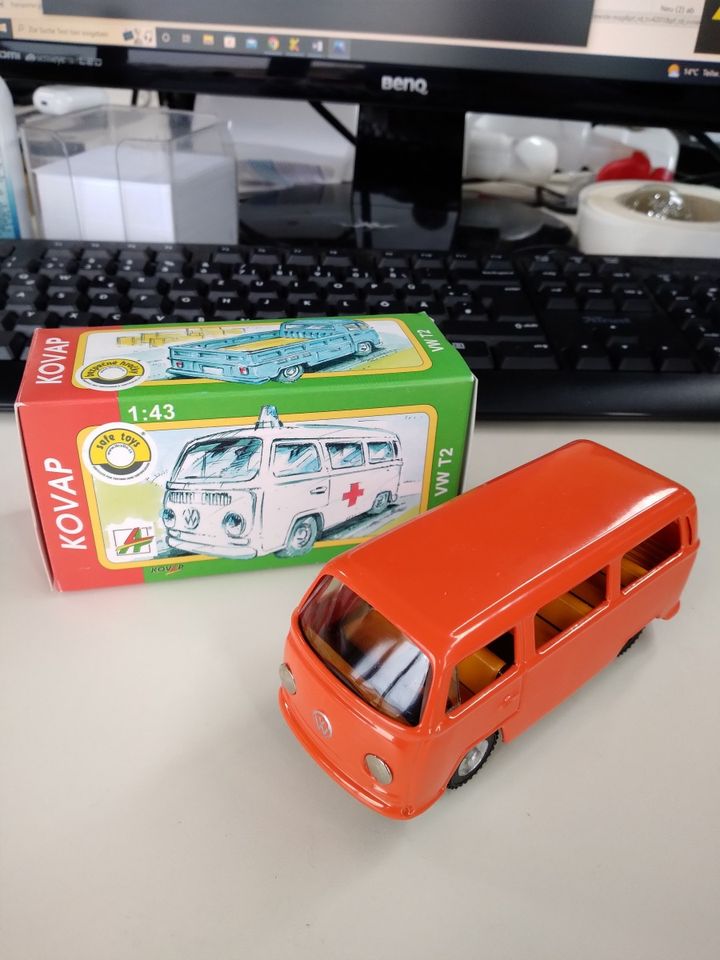 Kovap Blechspielzeug - VW Transporter mit Uhrwerk, CKO Replica vo in Körle