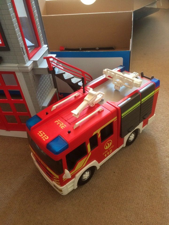 Playmobil Feuerwehrstation mit Feuerwehrauto in Dahlum