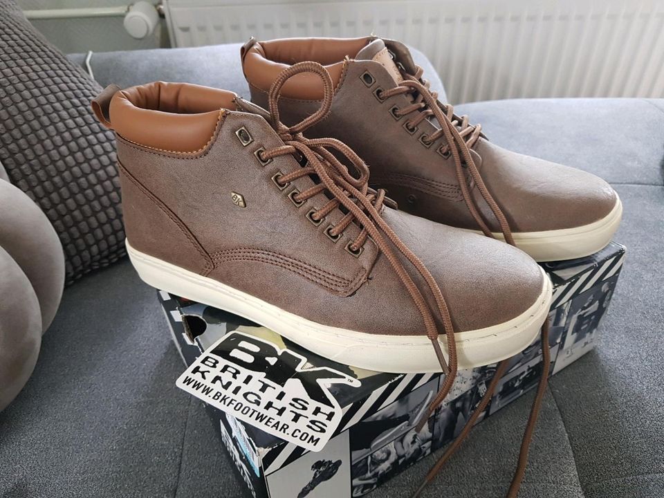 Neu im Originalkarton knöchelhohe hellbraune Sneaker Gr.43  NP 55 in Berlin