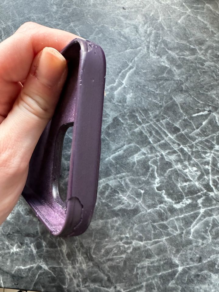 Hülle iphone 14 Pro elderberry lila gebraucht in Stuttgart