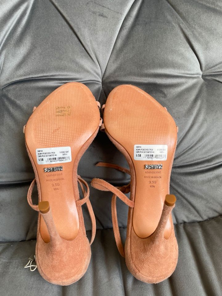 Schutz Absatzsandale apricot Leder neu in Berlin