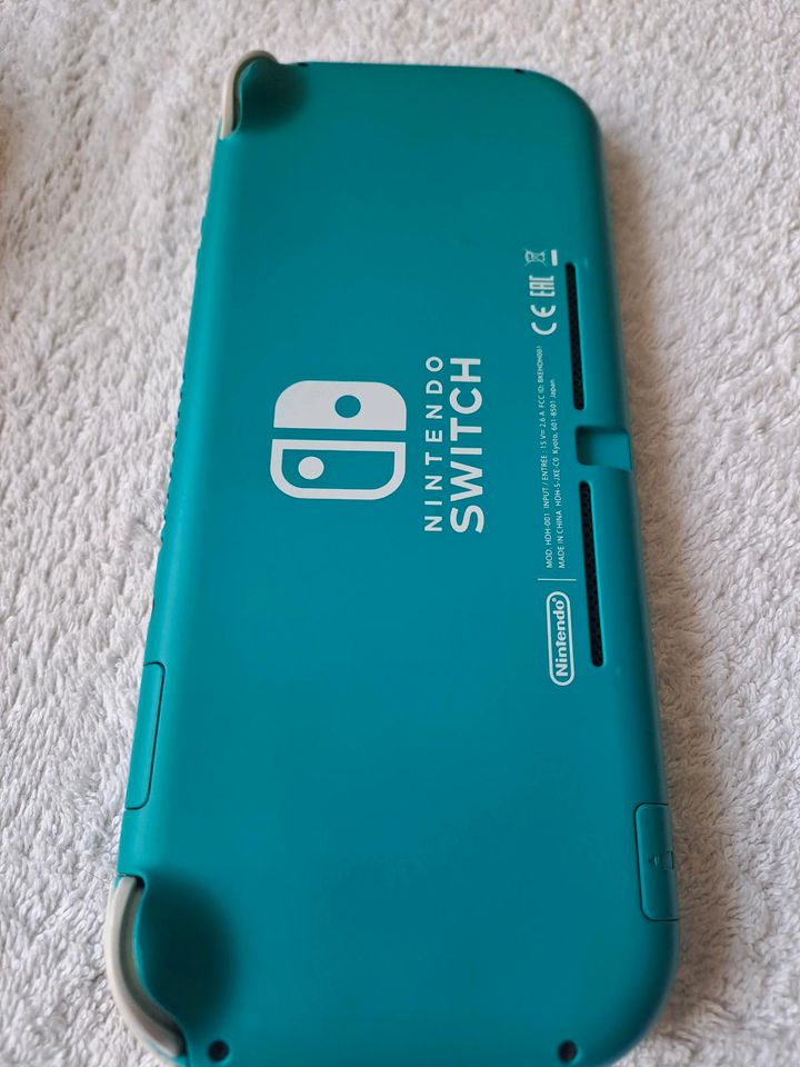 Nintendo Switch Lite in Türkis + Tasche Orginal von Nintendo in Halle