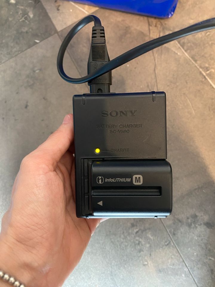 Sony Alpha 350 Spiegelreflexkamera mit zwei Objektiven Tasche in Puchheim