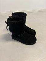 UGG Boots, UGGs, Short Bow Boot, echtes Wildleder, Original Hessen - Lampertheim Vorschau