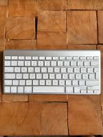 Apple Tastatur (QWERTZ) Bluetooth (A1314) München - Schwabing-West Vorschau