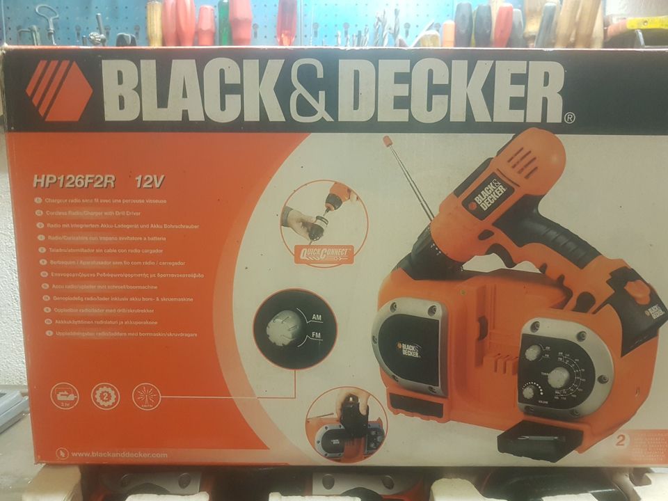 Black und Decker Radio mit Bohrschrauber in Aschaffenburg