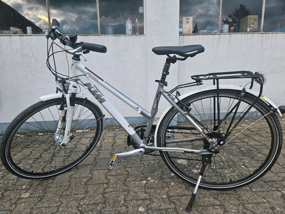 KTM Damen Trekkingrad in Niederzier