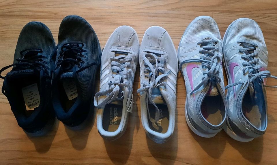 Frauen Schuhe Nike und Adidas in Dorf Mecklenburg