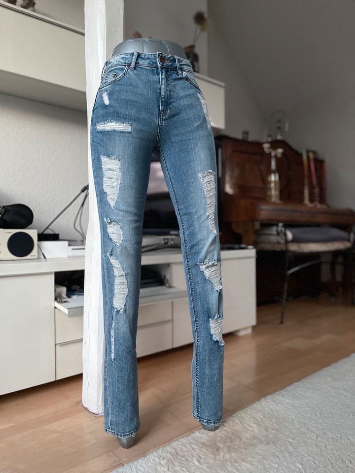 Jeans H&M regular waist  trashed 26 / 32 slim Top -wie Neu in Rostock