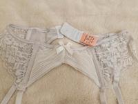 Hunkemöller Strumpfhalter in weiß Größe S Düsseldorf - Rath Vorschau